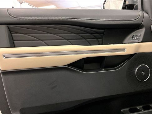 Used 2024 Ford Expedition Max Platinum image 22