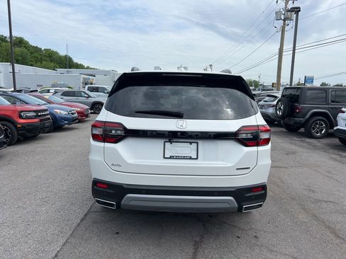 Used 2023 Honda Pilot Touring image 4