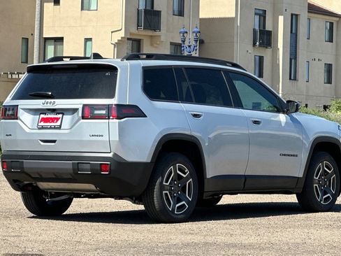 New 2026 Jeep Cherokee Laredo image 4