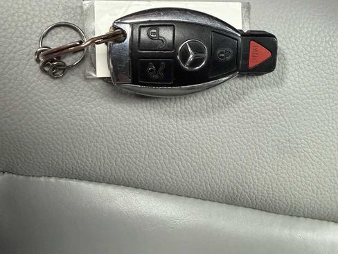 Used 2011 Mercedes-Benz E 350 4MATIC Sedan image 26