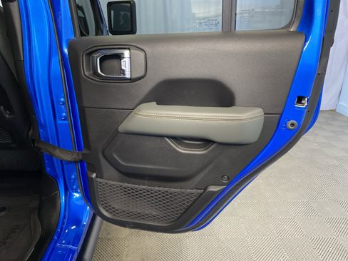 Certified 2024 Jeep Gladiator Mojave image 44