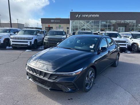 Used 2025 Hyundai Elantra SEL w/ Cargo Package image 1