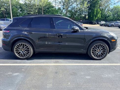 Used 2023 Porsche Cayenne Platinum Edition AWD/4WD image 8