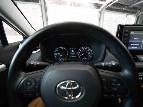 Used 2021 Toyota RAV4 LE image 15