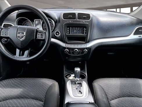 Used 2019 Dodge Journey SE image 17