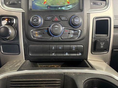 Used 2020 RAM 1500 Classic SLT w/ Luxury Group RWD image 21