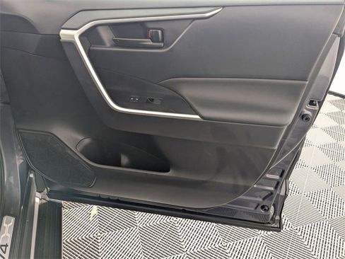 Used 2022 Toyota RAV4 LE image 27
