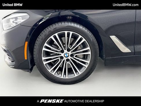 Used 2020 BMW 530i w/ Premium Package RWD image 2