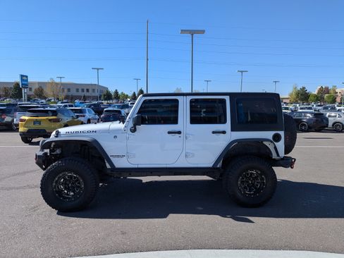 Used 2016 Jeep Wrangler Unlimited Rubicon w/ Connectivity Group AWD/4WD image 9