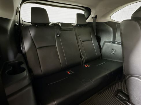 Certified 2023 Toyota Highlander XLE image 26