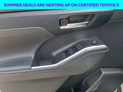 Used 2021 Toyota Highlander XLE FWD image 13