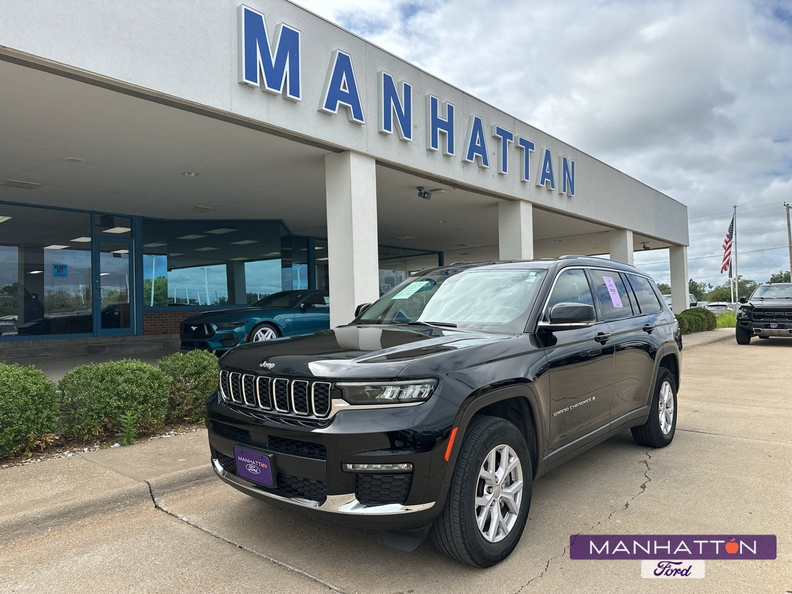 Used 2022 Jeep Grand Cherokee L Limited AWD/4WD image 1