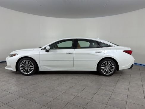 Used 2022 Toyota Avalon Limited w/ Advanced Safety Package FWD image 2