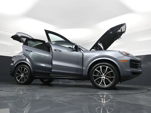 New 2026 Porsche Cayenne Coupe AWD/4WD image 32