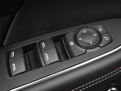 Used 2023 Buick Envision Essence w/ Technology Package I image 12