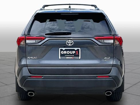 Used 2022 Toyota RAV4 XLE AWD/4WD image 5