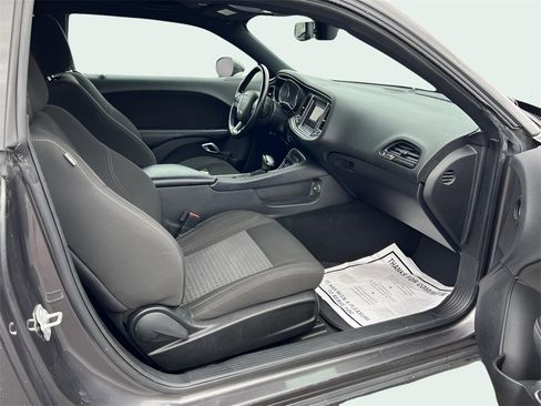 Used 2021 Dodge Challenger SXT image 10