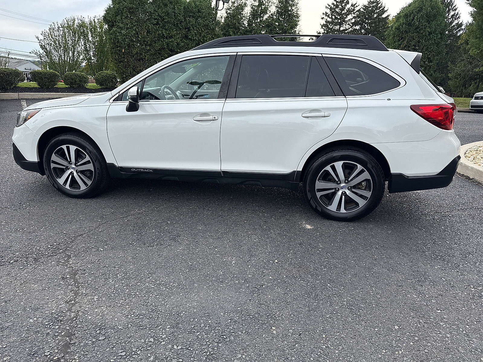 Used 2019 Subaru Outback 2.5i Limited AWD/4WD image 12
