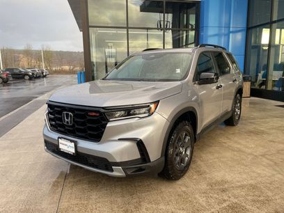New 2025 Honda Pilot TrailSport