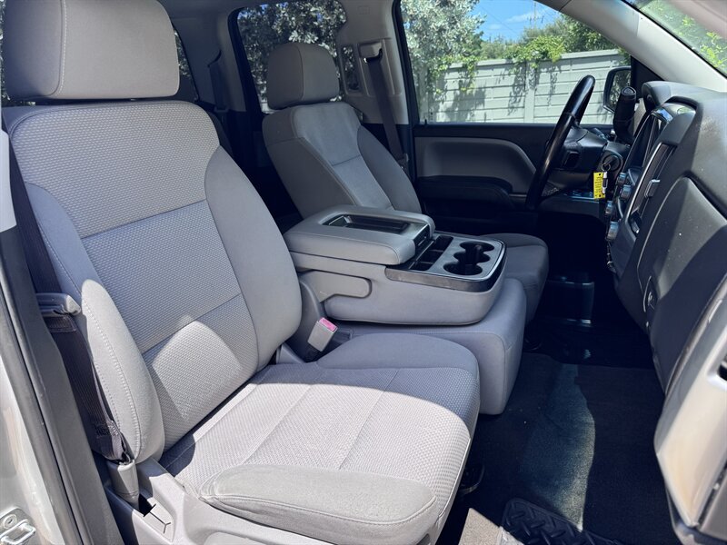 Used 2018 Chevrolet Silverado 1500 LT AWD/4WD image 16