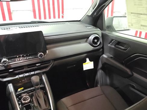 New 2026 Chevrolet Colorado W/T image 17