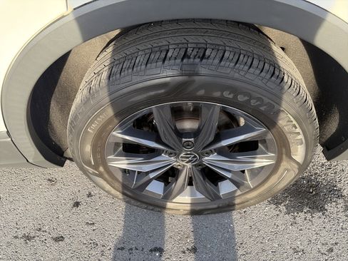 Used 2022 Volkswagen Tiguan SE image 10