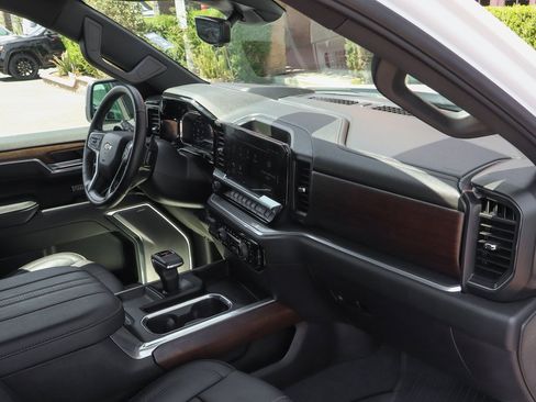 Used 2024 Chevrolet Silverado 1500 High Country w/ Technology Package image 41