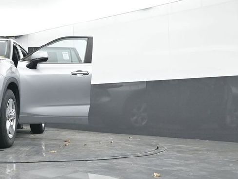 Used 2023 Toyota Highlander LE image 69