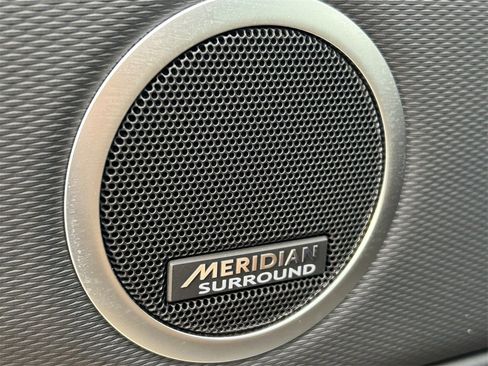 Used 2024 Land Rover Discovery Dynamic SE image 28