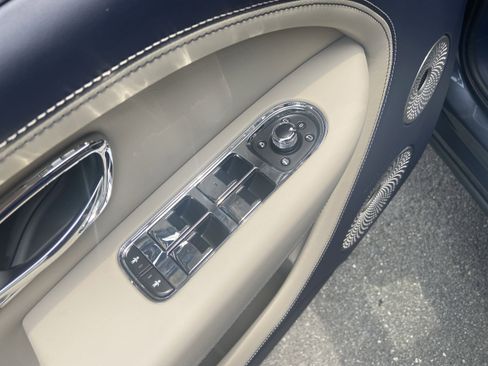 New 2025 Bentley Bentayga Extended Wheelbase image 12