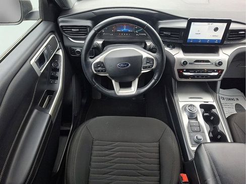Used 2021 Ford Explorer XLT AWD/4WD image 12
