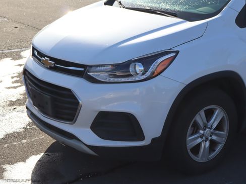 Used 2022 Chevrolet Trax LT w/ LT Convenience Package AWD/4WD image 18