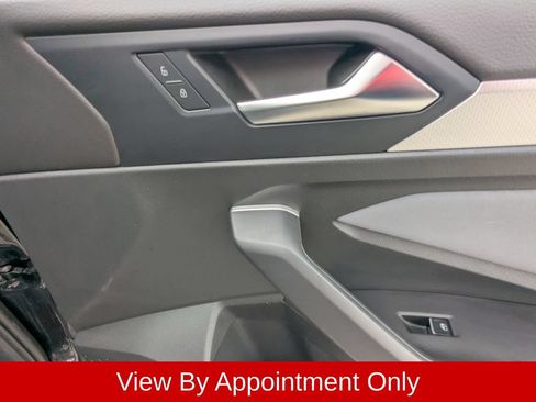 Used 2025 Volkswagen Jetta SE FWD image 33
