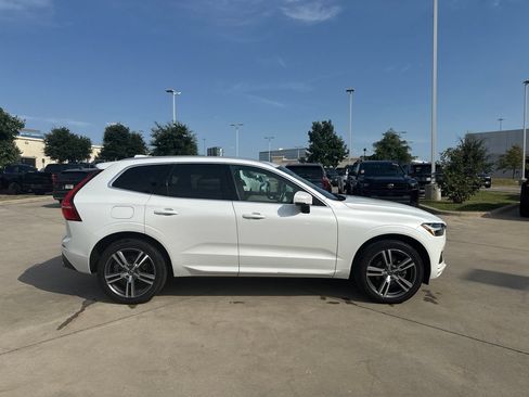 Used 2021 Volvo XC60 T5 Momentum w/ Premium Package AWD/4WD image 4