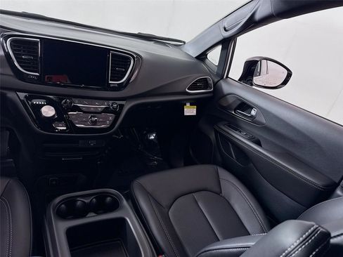 New 2026 Chrysler Voyager LX image 16