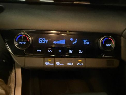 Certified 2025 Hyundai Elantra Sport w/ Cargo Package image 35