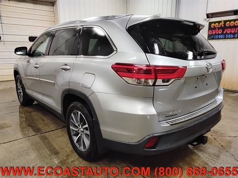 Used 2019 Toyota Highlander XLE AWD/4WD image 6