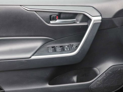 Used 2025 Toyota RAV4 XLE AWD/4WD image 21