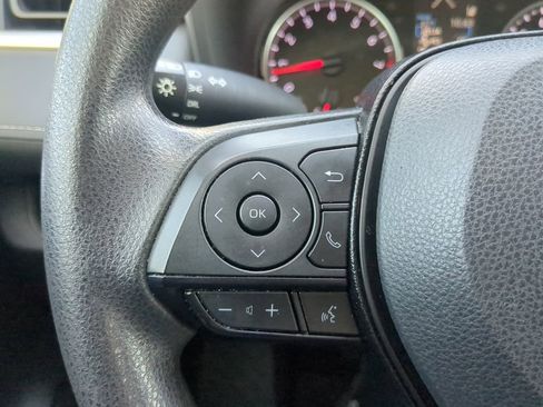 Used 2020 Toyota RAV4 LE image 29