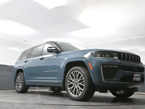 New 2026 Jeep Grand Cherokee L Summit w/ MOPAR Finishing Package AWD/4WD image 40