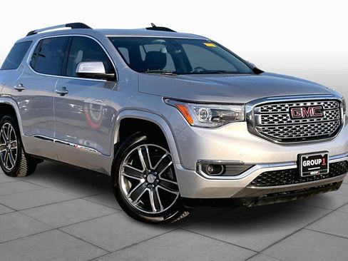 Used 2017 GMC Acadia Denali image 2