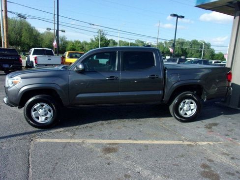Used 2022 Toyota Tacoma SR w/ SR Convenience Package RWD image 2