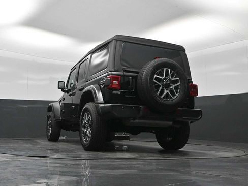 Used 2025 Jeep Wrangler Unlimited Sahara AWD/4WD image 23