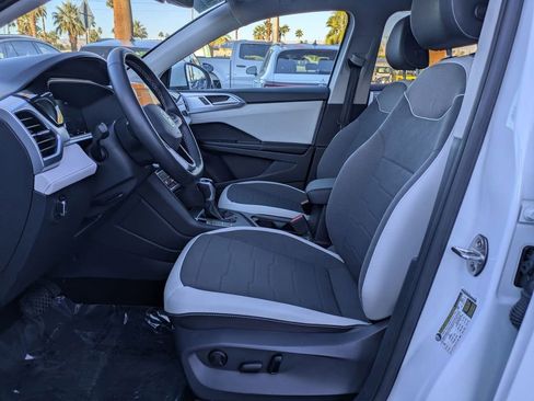 Certified 2025 Volkswagen Taos SE image 14