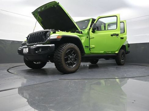 Used 2025 Jeep Gladiator Sport AWD/4WD image 32
