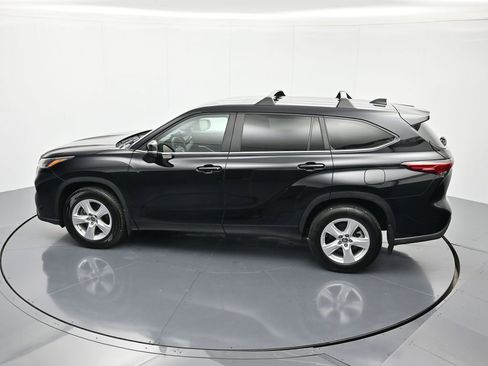 Used 2023 Toyota Highlander L FWD image 34