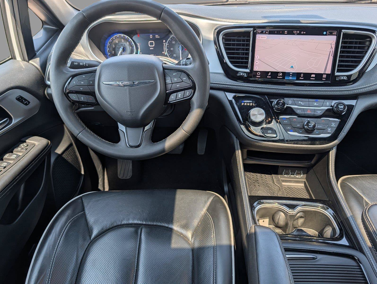 Used 2025 Chrysler Pacifica Limited FWD image 28