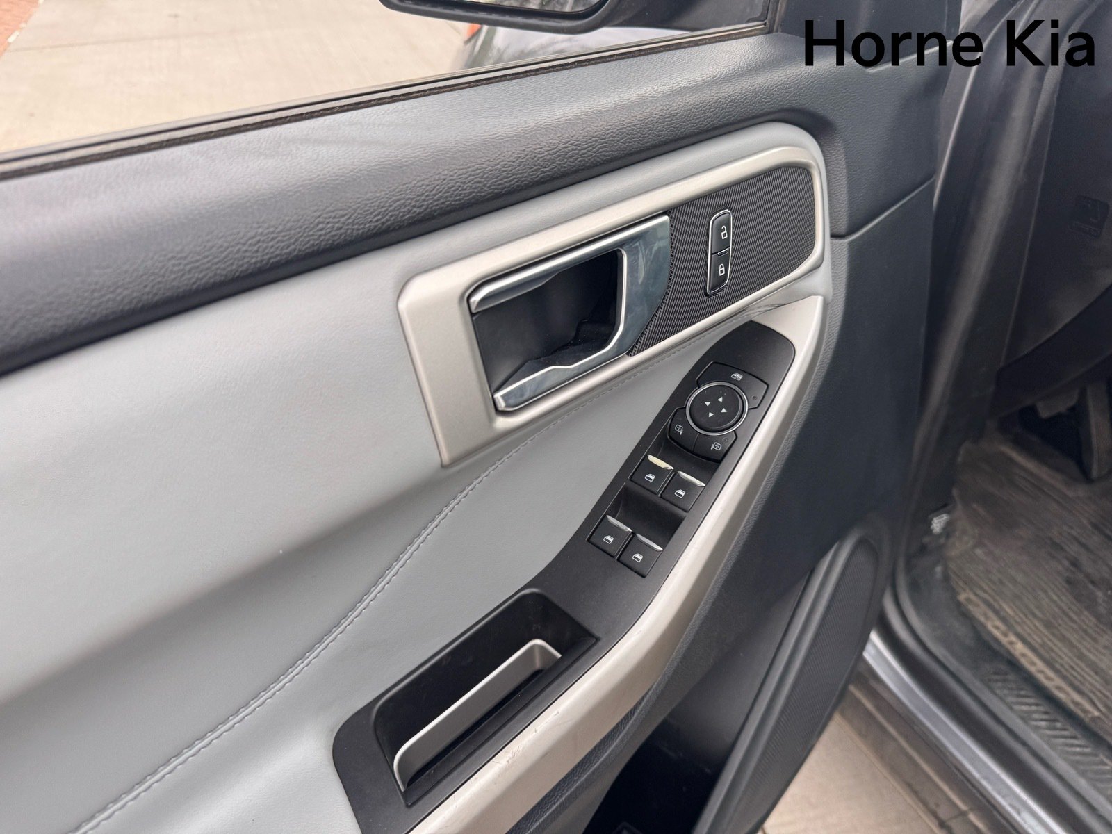 Used 2022 Ford Explorer XLT w/ Equipment Group 202A RWD image 11