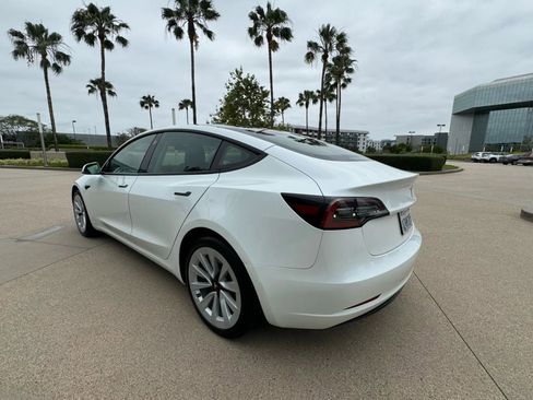 Used 2022 Tesla Model 3 Standard Range image 6