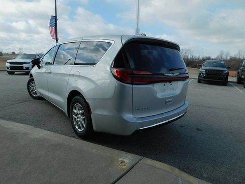 New 2026 Chrysler Pacifica Select FWD image 26